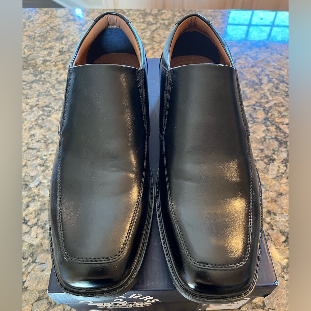 NIB Dockers Men's Slip On Dress Shoes size 11